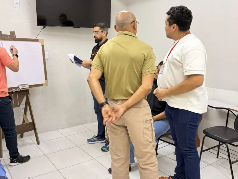 Turma do curso AMLS em atividade prática, foto 5