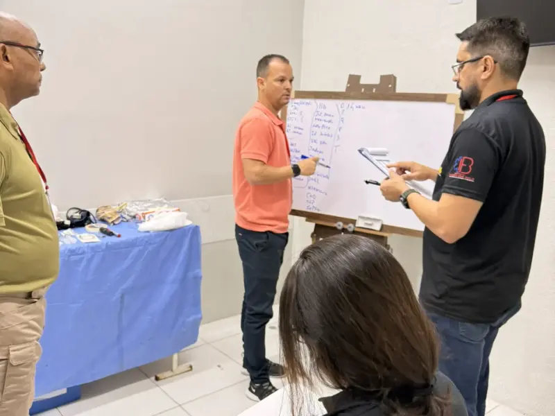 Turma do curso AMLS em atividade prática, foto 6