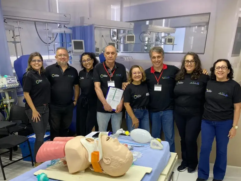 Turma do curso ATLS em atividade prática, foto 6