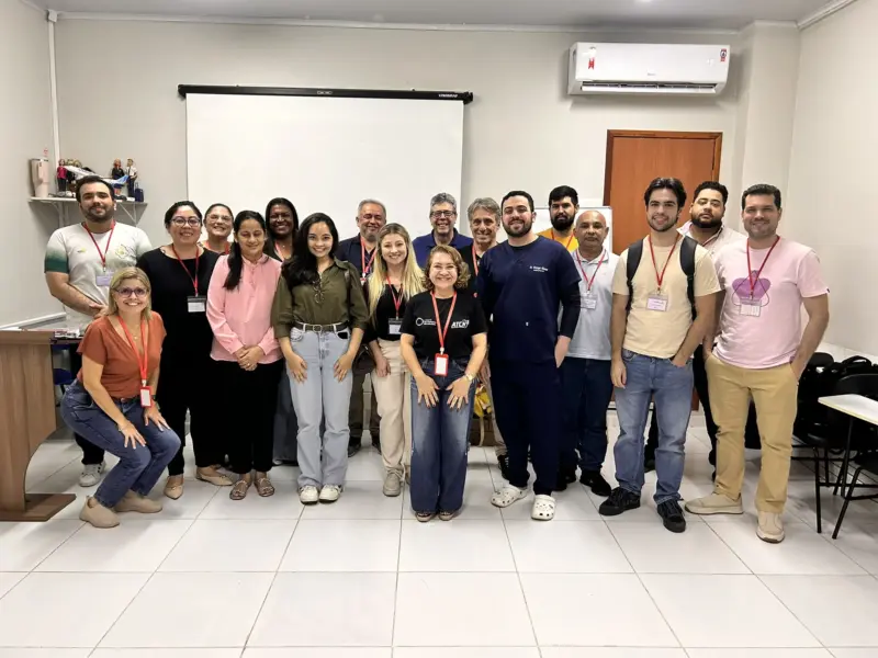 Turma do curso ATLS em atividade prática, foto 18