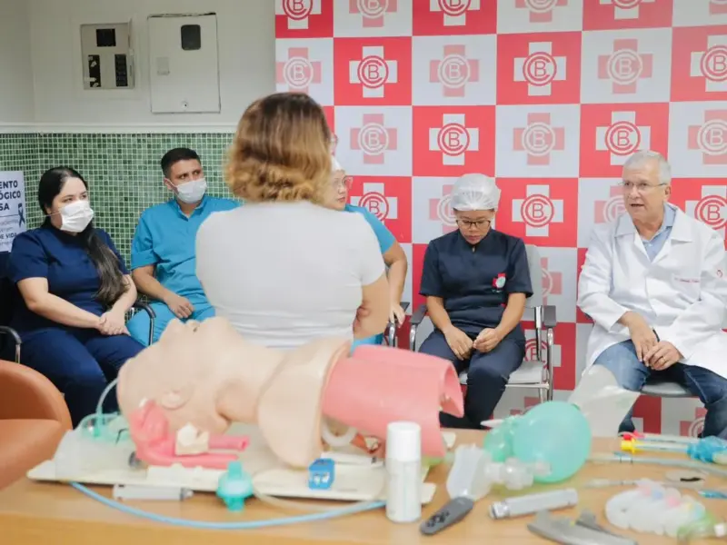 Turma do curso BLS e Primeiros Socorros em atividade prática, foto 8