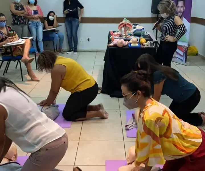 Turma do curso BLS e Primeiros Socorros em atividade prática, foto 10