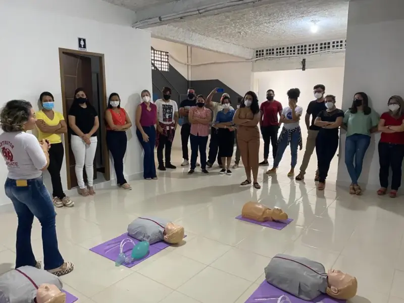 Turma do curso BLS e Primeiros Socorros em atividade prática, foto 15