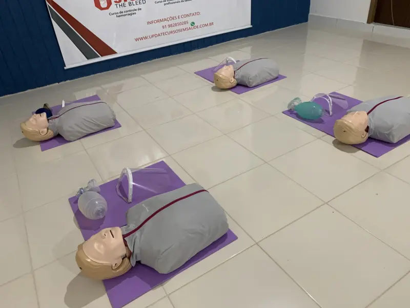 Turma do curso BLS e Primeiros Socorros em atividade prática, foto 21