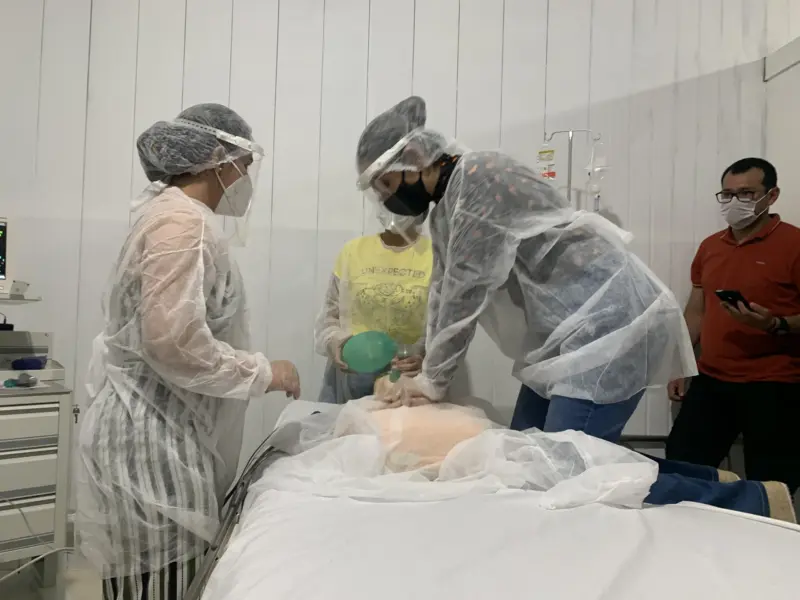 Turma do curso BLS e Primeiros Socorros em atividade prática, foto 22
