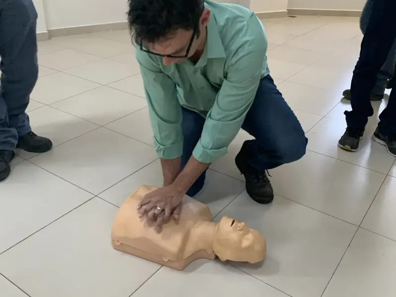 Turma do curso Emergências em Áreas Remotas em atividade prática, foto 24