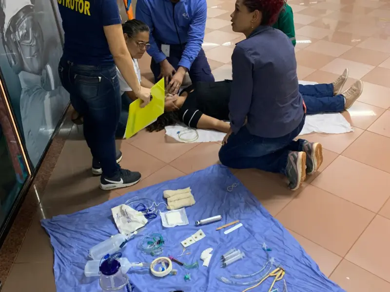 Turma do curso PHTLS em atividade prática, foto 3