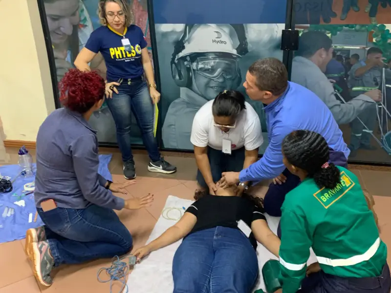 Turma do curso PHTLS em atividade prática, foto 5