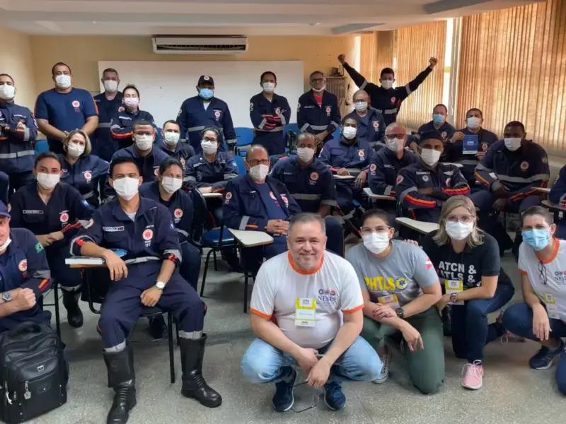 Turma do curso PHTLS em atividade prática, foto 12