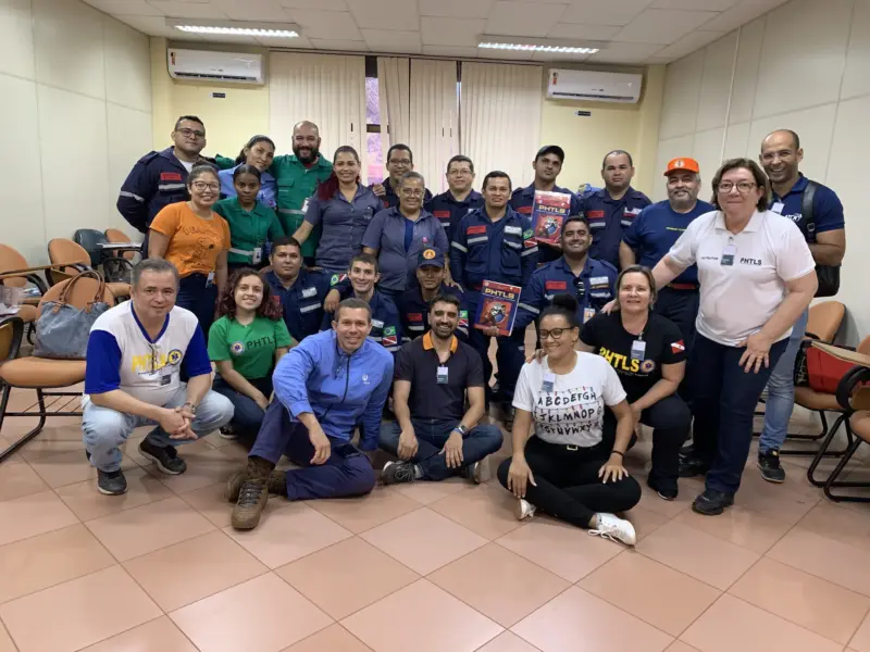 Turma do curso PHTLS em atividade prática, foto 26