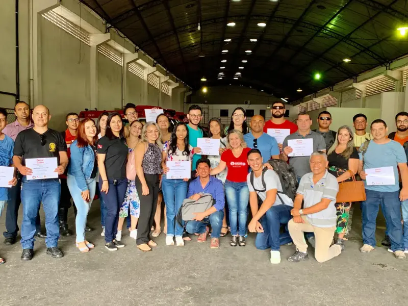 Turma do curso STOP THE BLEED em atividade prática, foto 2