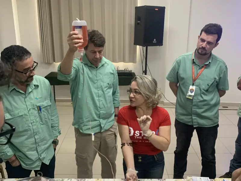 Turma do curso STOP THE BLEED em atividade prática, foto 8
