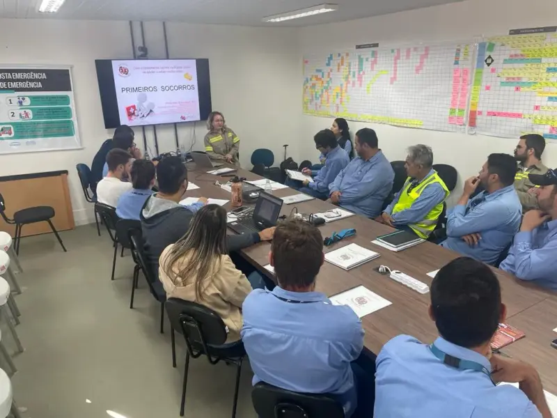 Turma do curso Primeiros Socorros para Empresas em atividade prática, foto 4