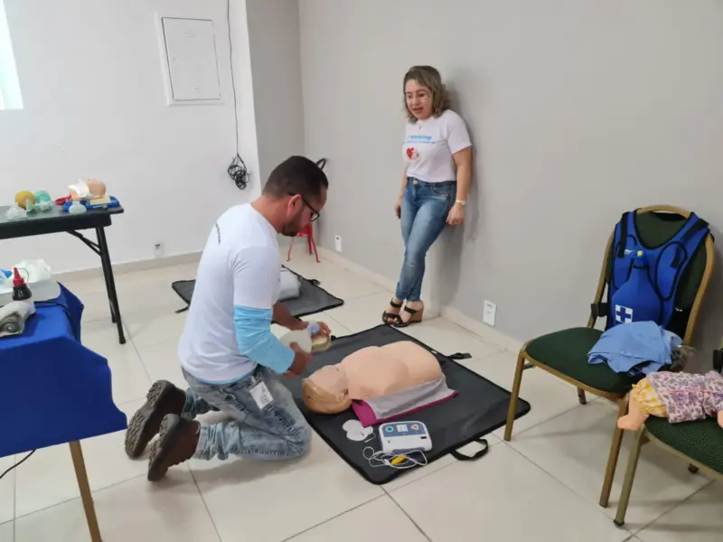 Turma do curso Primeiros Socorros para Empresas em atividade prática, foto 9