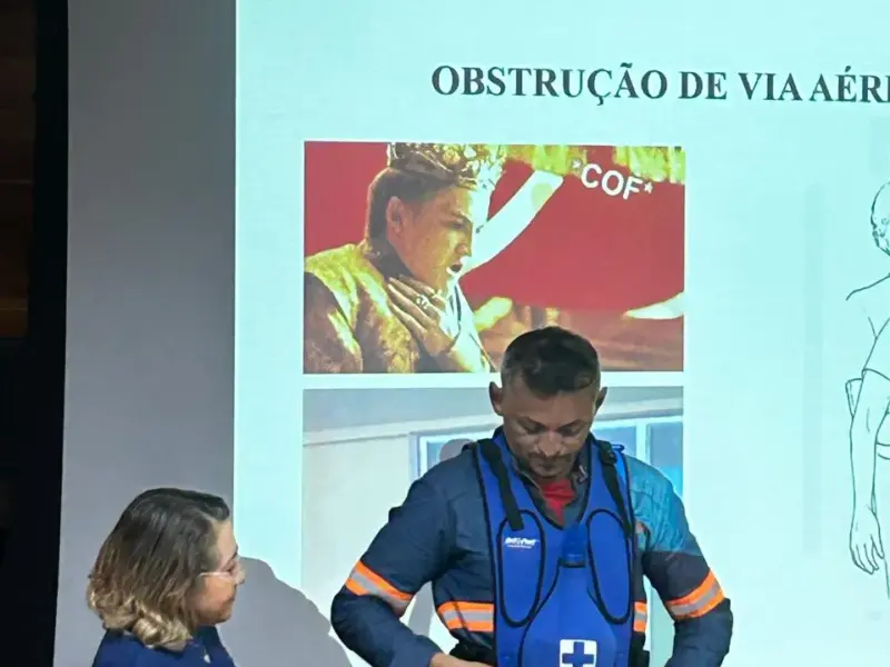 Turma do curso Primeiros Socorros para Empresas em atividade prática, foto 16