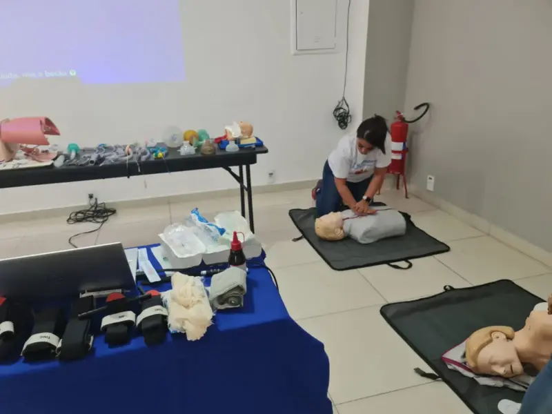 Turma do curso Primeiros Socorros para Empresas em atividade prática, foto 17