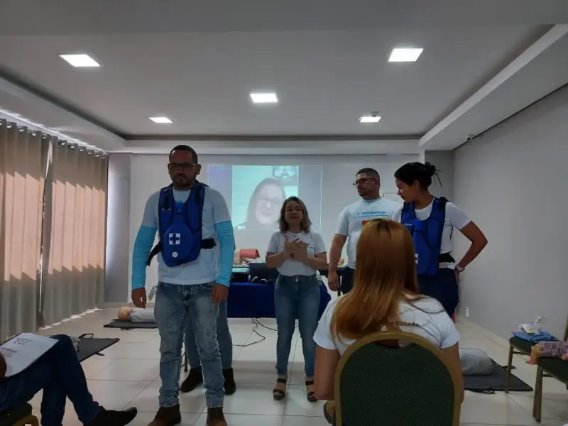 Turma do curso Primeiros Socorros para Empresas em atividade prática, foto 21