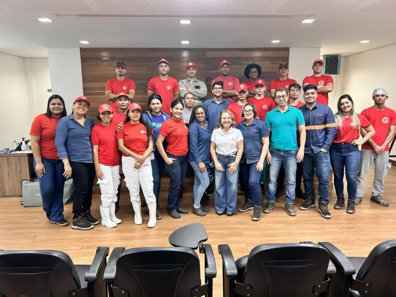 Turma do curso Primeiros Socorros para Empresas em atividade prática, foto 28